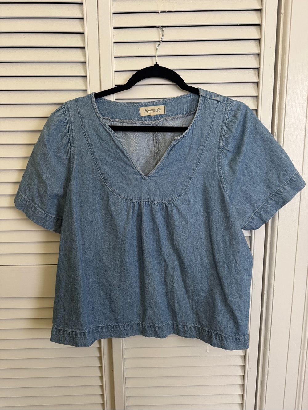 Madewell Chambray V-Neck Short Sleeve Top in Light Blue